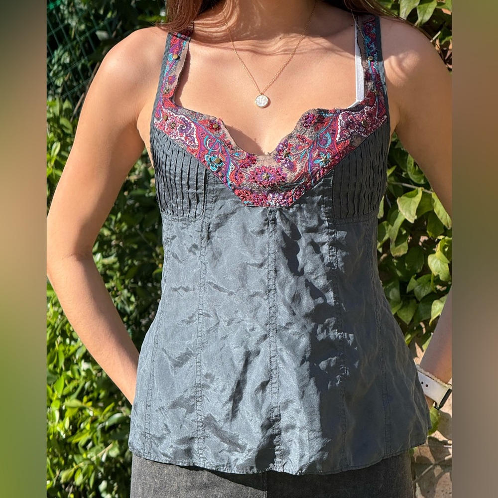 Free People 00’s Gray Top with Pink Embroidery